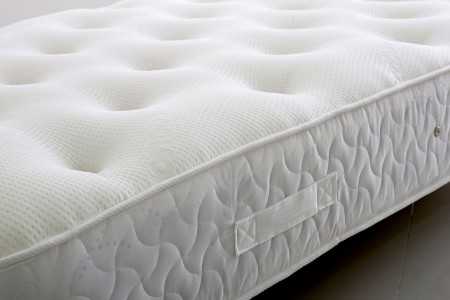 Pocket Sprung Memory Foam Vacum Roll Pack Mattress Corner Shot